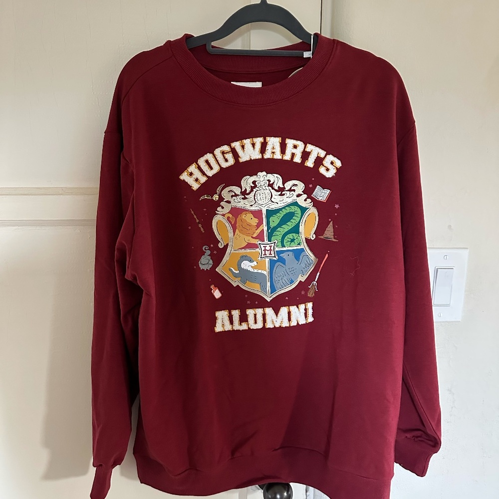 Hogwarts Alumni Crew Neck